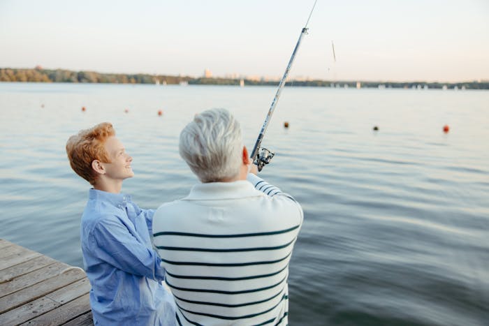 adolescent qui débute la pêche