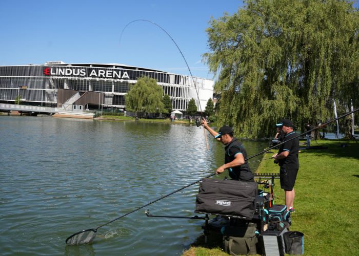 pêcheurs au bord du lac